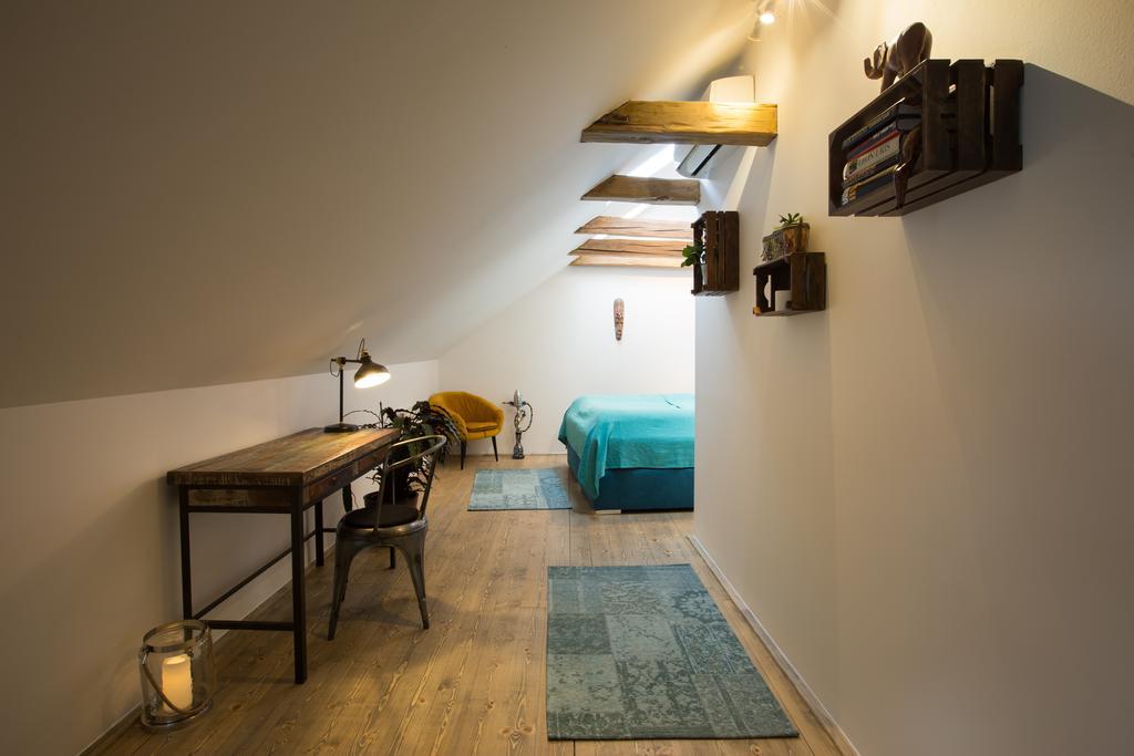 Bohemian Chic 2 Bedroom 2 Bathroom Loft With Hanging Chair Daire Prag